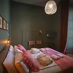 Look To Viphouse Bed & Breakfast