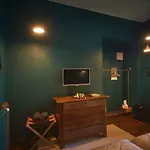Bed & Breakfast Look To Viphouse